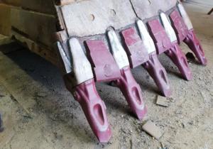 PC1250 Rock Bucket MTG StarMet fitout (1)