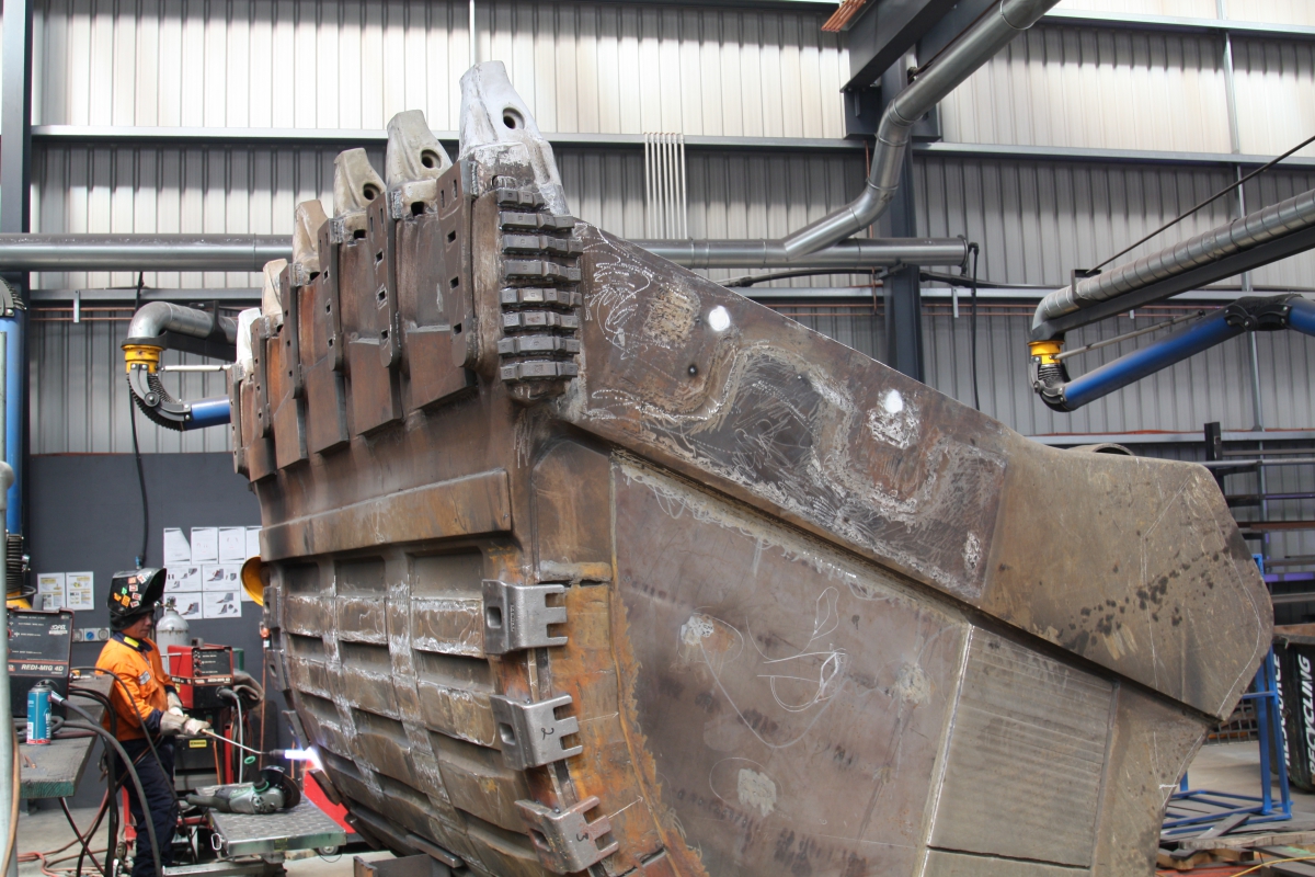 Стабилизация ковша. Скальный ковш экскаватор вольво 210. Задняя стенка ковша pc-4000. Стабилизация ковша. Jcb ковш 0.